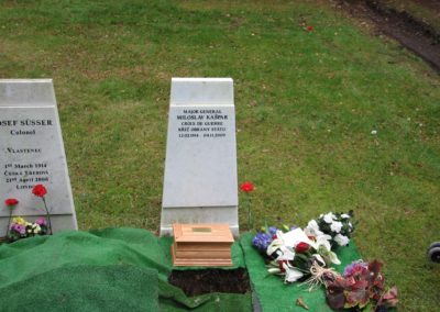 Ukládání ostatků generála Miloslava Kašpara a pietní akt na hřbitově Brookwood, 2012