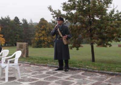Odhalení dočasného základního kamene Josefu Horákovi a Josefu Stříbrném, letcům RAF z Lidic, 10. 10. 2015