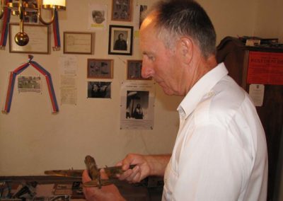 Předávání artefaktů do Muzea Josefa Koukala, Luže, 2008