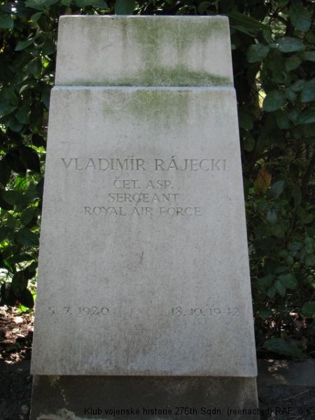 Hrob Vladimíra Rájeckého, palubního střelce 311. československé bombardovací perutě RAF, Brookwood